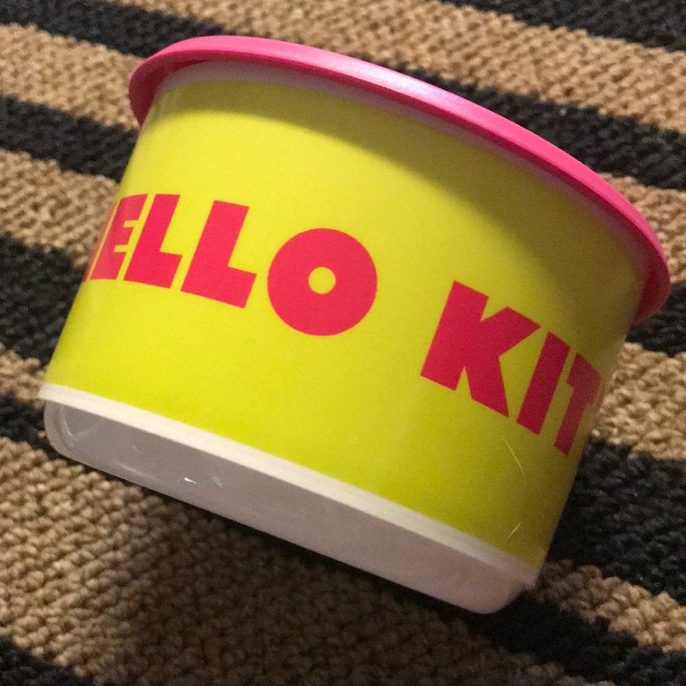 Hello kitty Tupperware ๐ - Picture 6 of 6